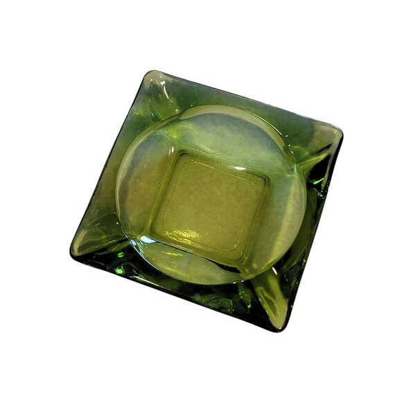 Vintage Square Ashtray Made of Green Glass, likely from the mid-20th century - Picture 1 of 5